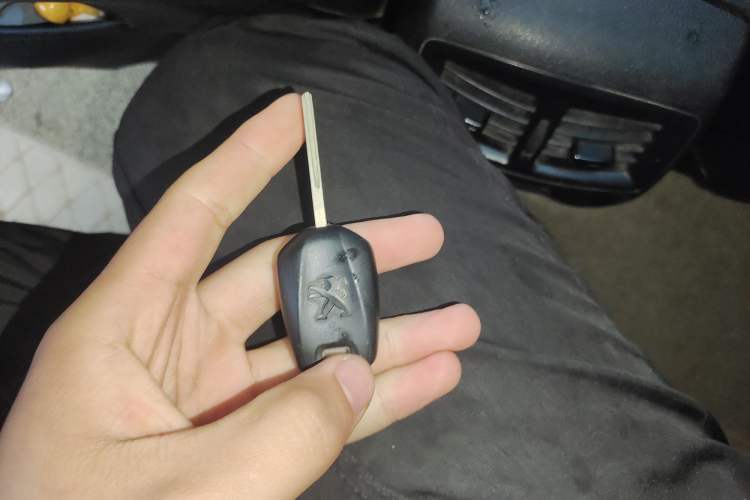 Used Peugeot 3008 2016 2.0L Automatic Classic Edition Interior 1