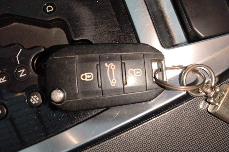 Used Peugeot 3008 2016 1.6THP Automatic Classic Edition Interior 1