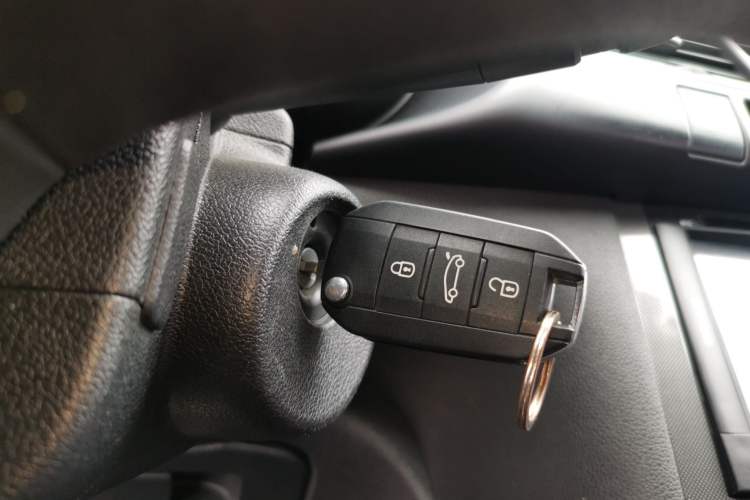 Used Peugeot 3008 2016 2.0L Automatic Classic Edition Interior 1