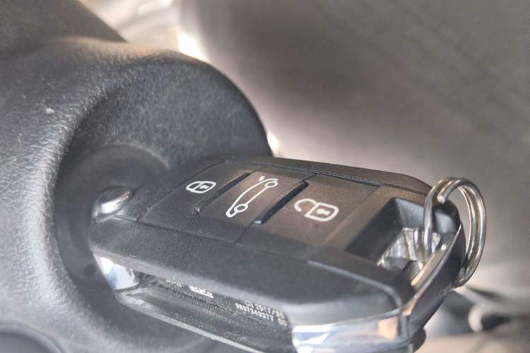 Used Peugeot 3008 2016 2.0L Automatic Standard Edition Interior 1