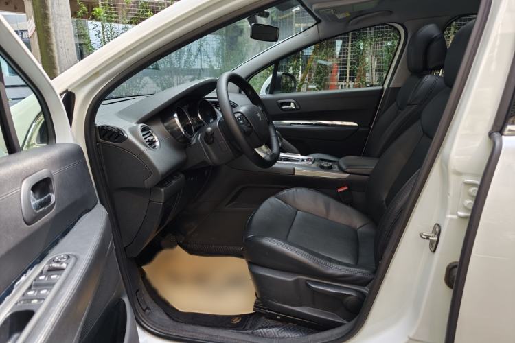 Used Peugeot 3008 2016 1.6THP Automatic Classic Edition Interior 2