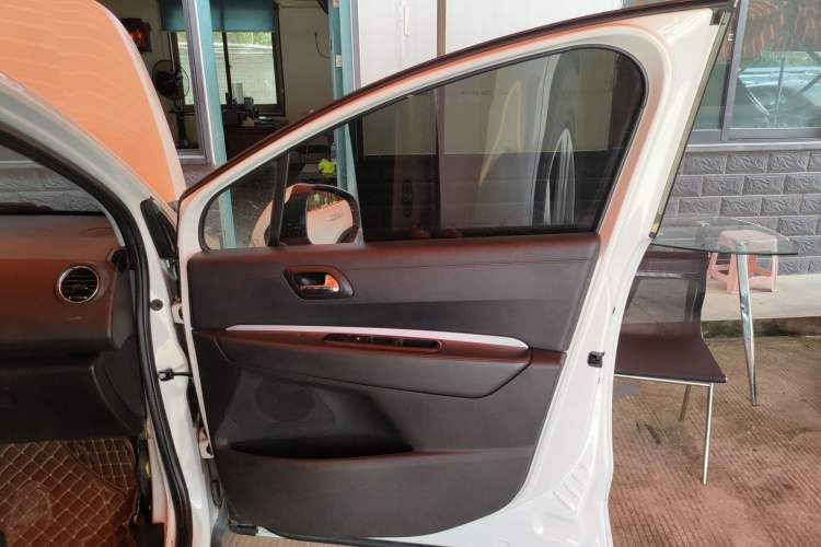 Used Peugeot 3008 2016 1.6THP Automatic Classic Edition Interior 2