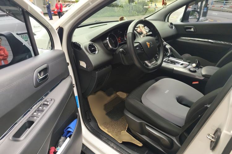 Used Peugeot 3008 2016 1.6THP Automatic Classic Edition Interior 3