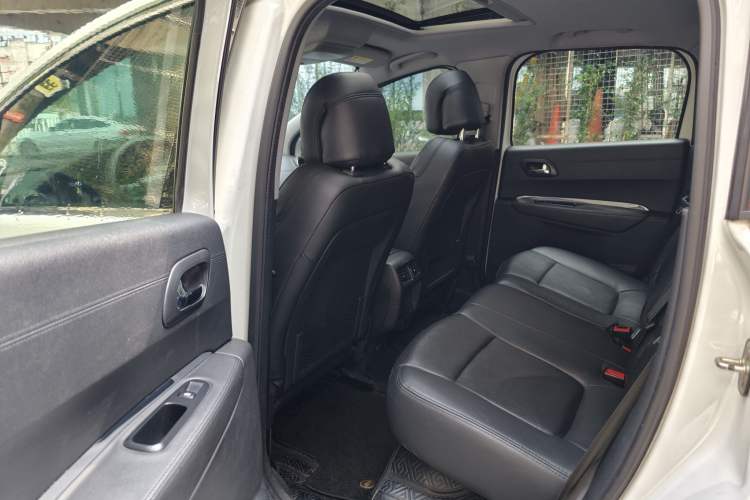 Used Peugeot 3008 2016 1.6THP Automatic Classic Edition Interior 3