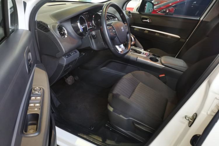 Used Peugeot 3008 2016 2.0L Automatic Classic Edition Interior 3