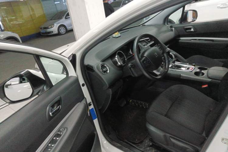 Used Peugeot 3008 2016 2.0L Automatic Classic Edition Interior 3