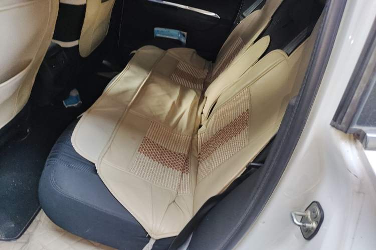 Used Peugeot 3008 2016 2.0L Manual Classic Edition Interior 4
