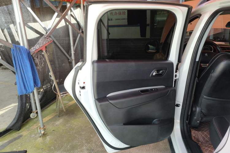 Used Peugeot 3008 2016 1.6THP Automatic Classic Edition Interior 5