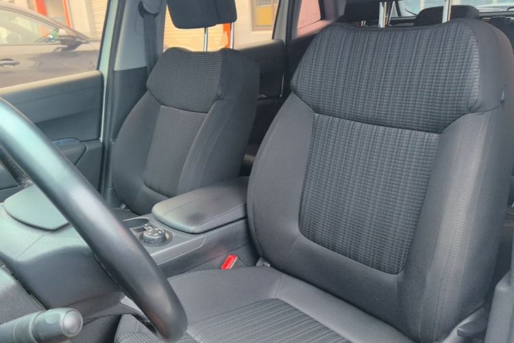 Used Peugeot 3008 2016 1.6THP Automatic Classic Edition Left Front Seat