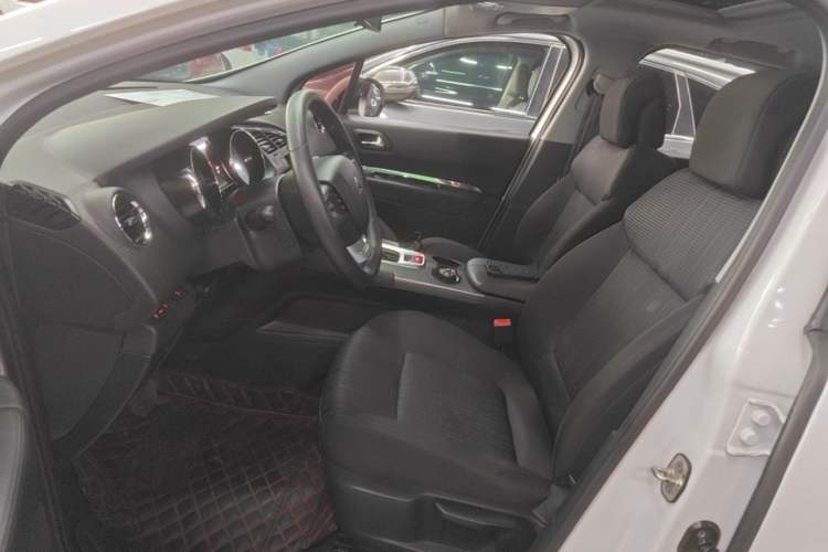 Used Peugeot 3008 2016 1.6THP Automatic Classic Edition Left Front Seat