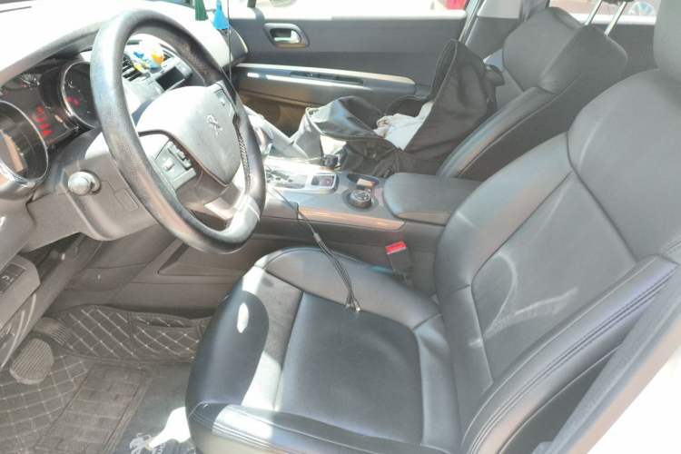 Used Peugeot 3008 2016 1.6THP Automatic Classic Edition Left Front Seat
