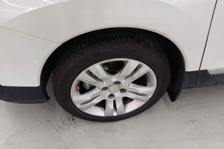Used Peugeot 3008 2016 1.6THP Automatic Classic Edition Left Front Wheel Hub