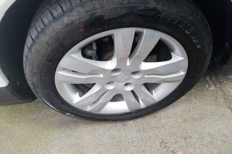 Used Peugeot 3008 2016 1.6THP Automatic Standard Edition Left Front Wheel Hub