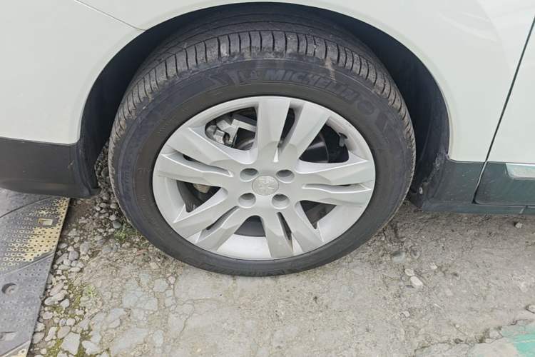 Used Peugeot 3008 2016 2.0L Automatic Classic Edition Left Front Wheel Hub