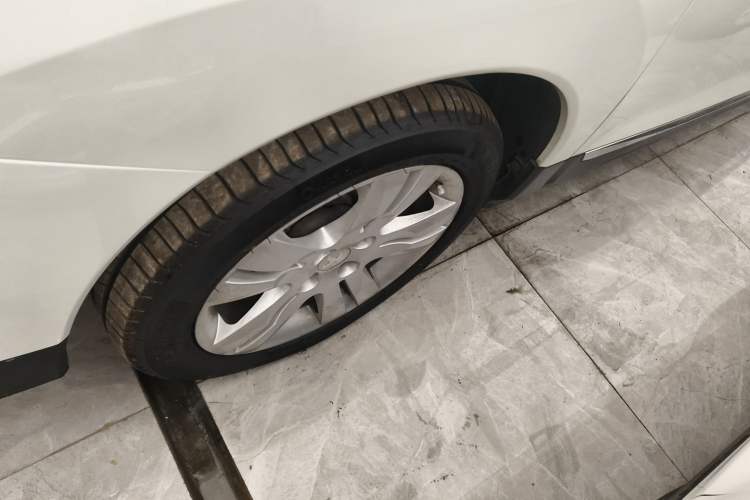 Used Peugeot 3008 2016 2.0L Automatic Classic Edition Left Front Wheel Hub