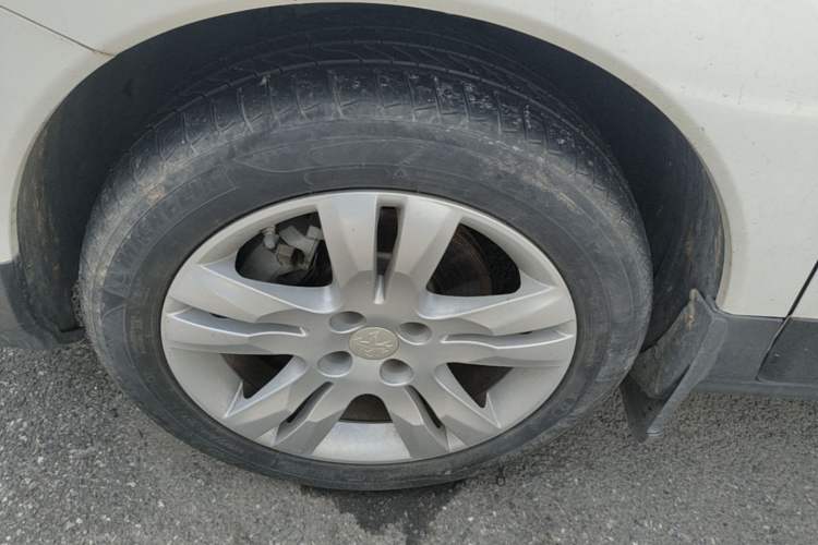 Used Peugeot 3008 2016 2.0L Automatic Classic Edition Left Front Wheel Hub