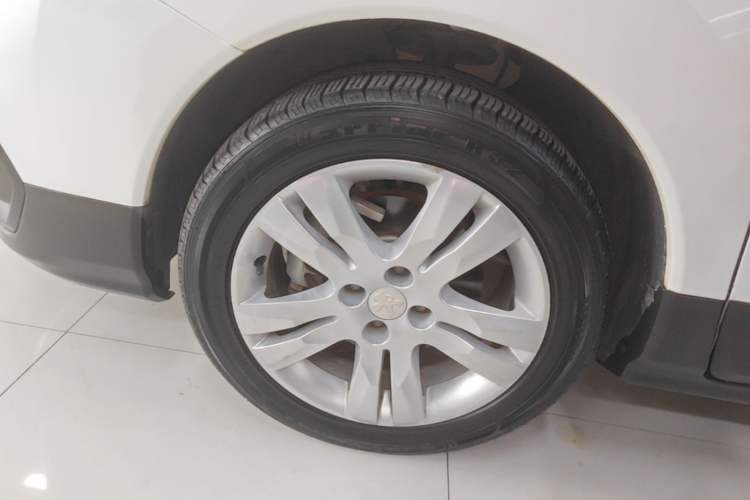 Used Peugeot 3008 2016 1.6THP Automatic Classic Edition Left Front Wheel Hub