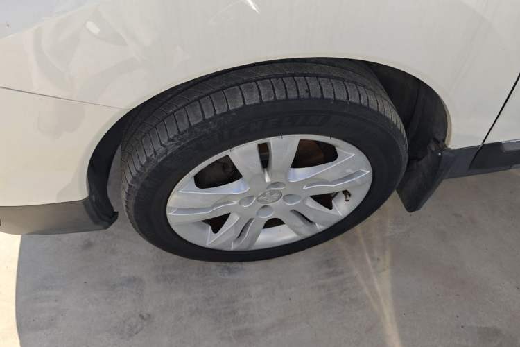 Used Peugeot 3008 2016 2.0L Automatic Standard Edition Left Front Wheel Hub