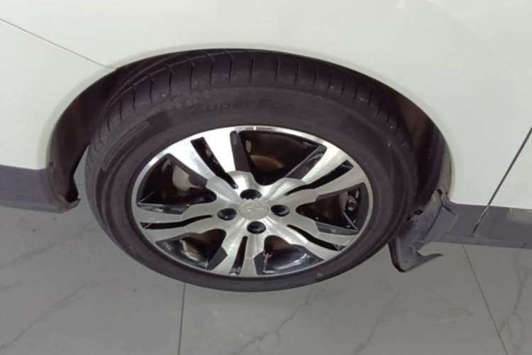 Used Peugeot 3008 2016 1.6THP Automatic Classic Edition Left Front Wheel Hub