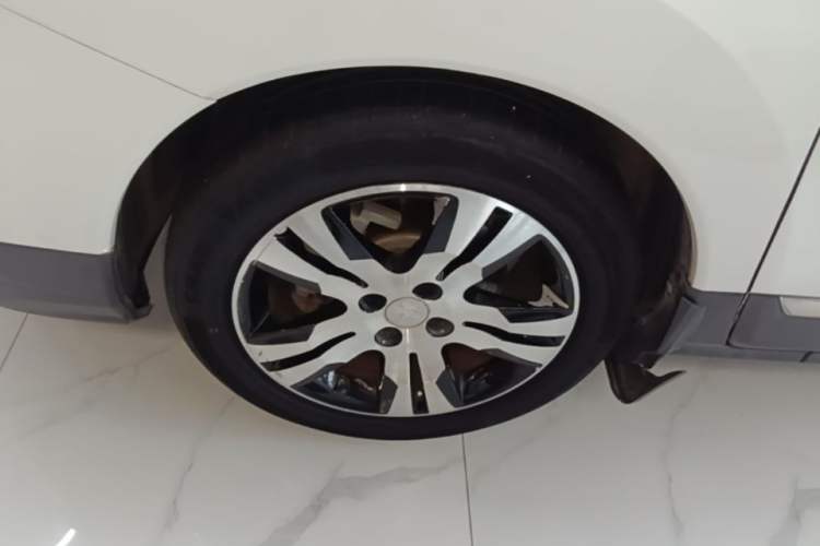 Used Peugeot 3008 2016 1.6THP Automatic Classic Edition Left Front Wheel Hub