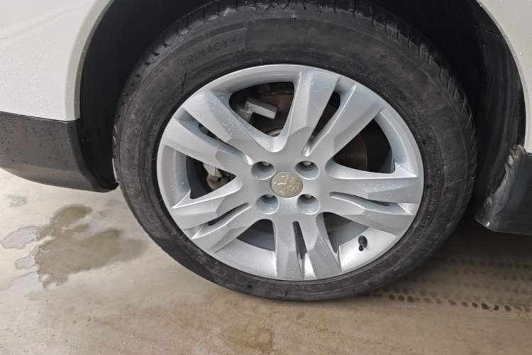 Used Peugeot 3008 2016 1.6THP Automatic Classic Edition Left Front Wheel Hub