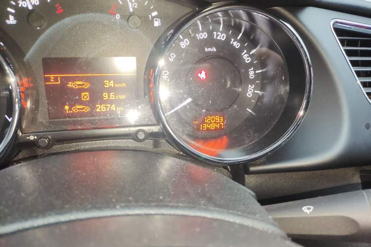 Used Peugeot 3008 2016 2.0L Automatic Classic Edition Odometer Close Up
