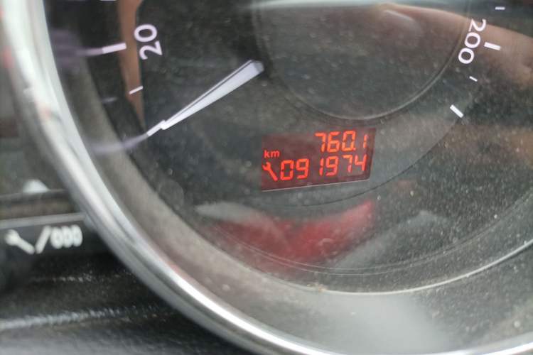 Used Peugeot 3008 2016 2.0L Automatic Classic Edition Odometer Close Up