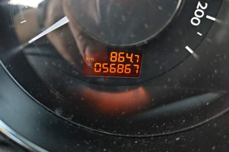 Used Peugeot 3008 2016 2.0L Automatic Classic Edition Odometer Close Up