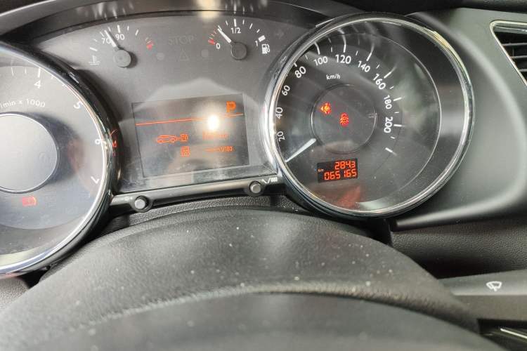 Used Peugeot 3008 2016 2.0L Automatic Classic Edition Odometer Close Up