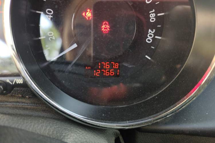 Used Peugeot 3008 2016 1.6THP Automatic Classic Edition Odometer Close Up