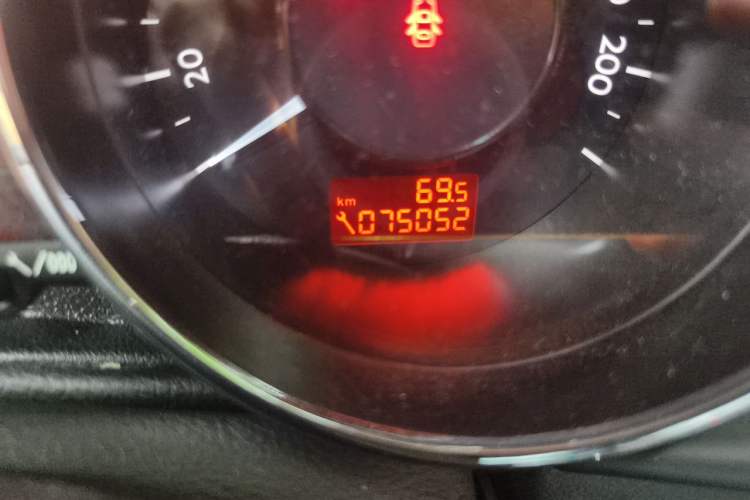 Used Peugeot 3008 2016 2.0L Automatic Classic Edition Odometer Close Up