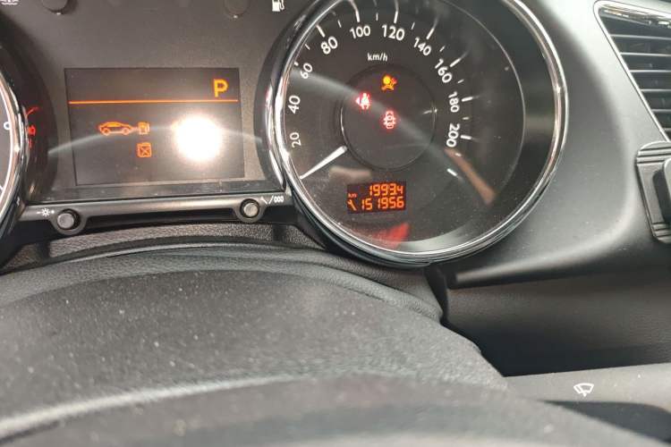 Used Peugeot 3008 2016 2.0L Automatic Classic Edition Odometer Close Up