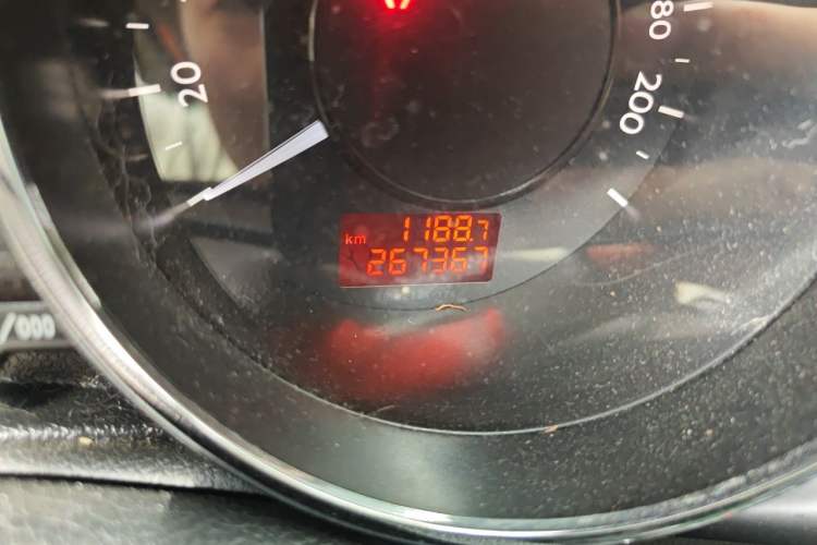 Used Peugeot 3008 2016 2.0L Automatic Trend Edition Odometer Close Up