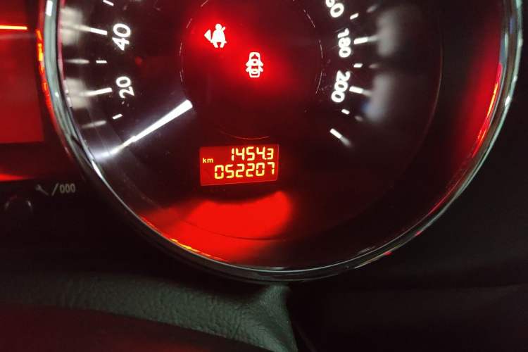 Used Peugeot 3008 2016 1.6THP Automatic Classic Edition Odometer Close Up