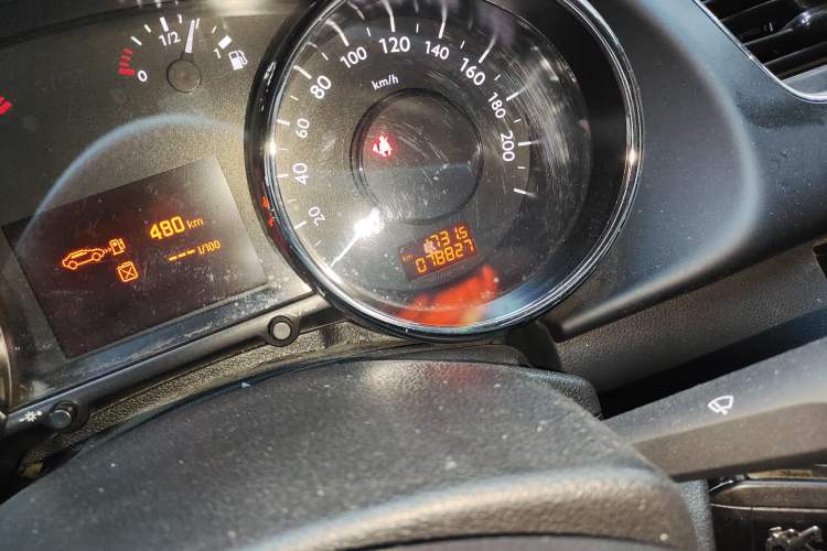 Used Peugeot 3008 2016 2.0L Manual Classic Edition Odometer Close Up