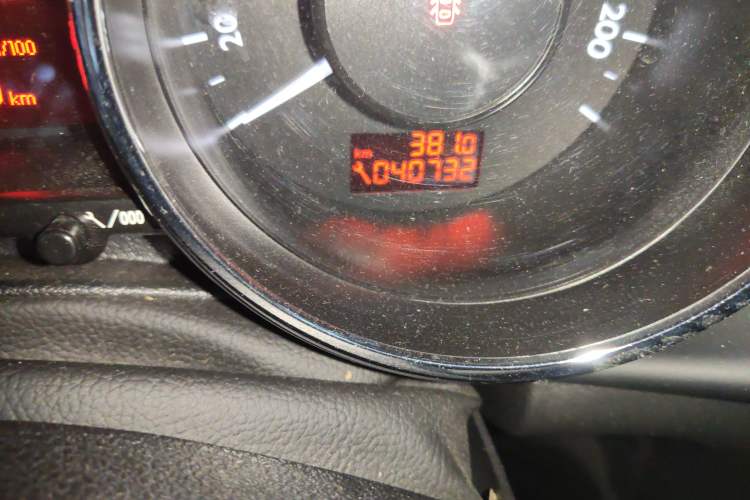 Used Peugeot 3008 2016 2.0L Automatic Classic Edition Odometer Close Up