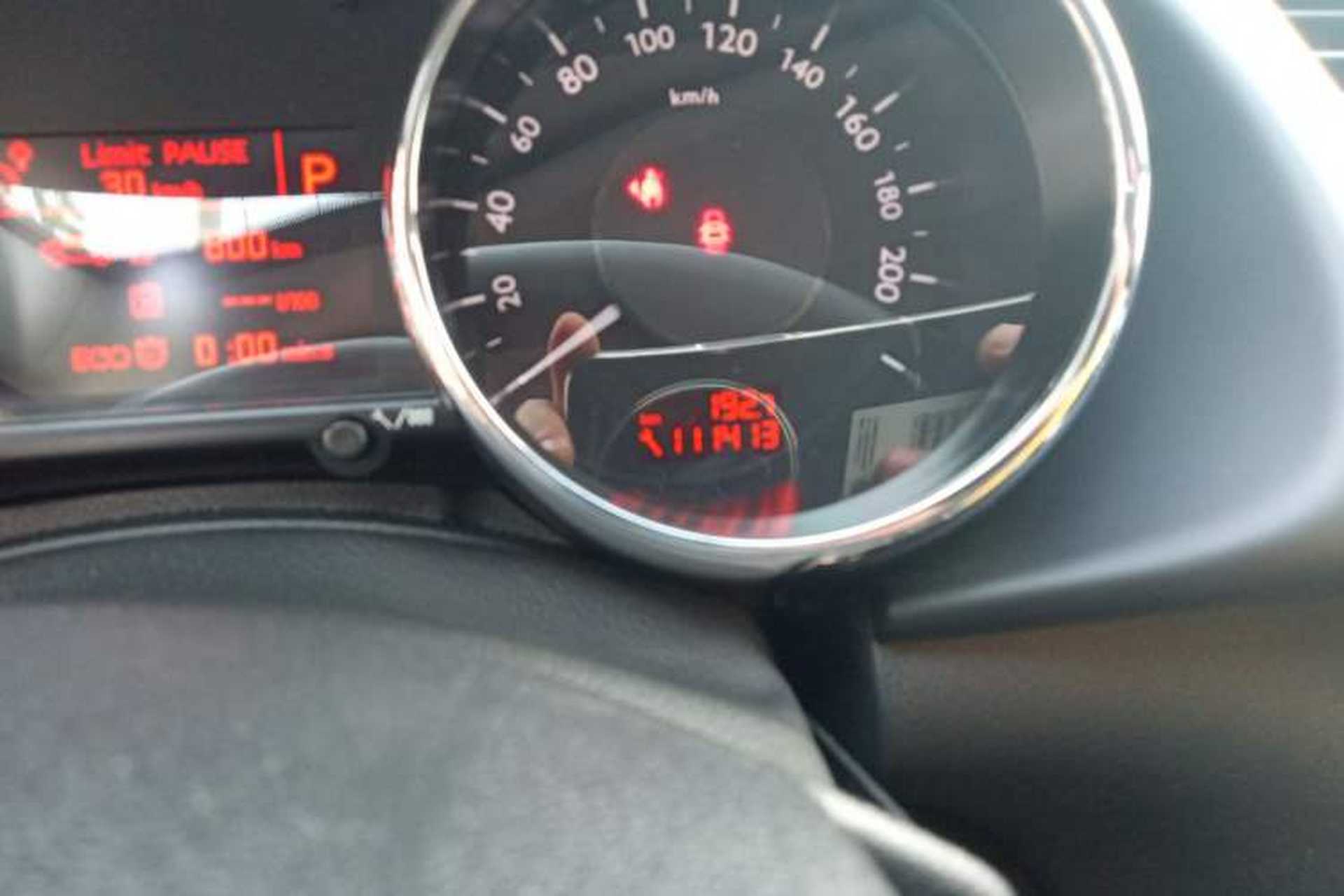 Used Peugeot 3008 2016 1.6THP Automatic Trend Edition Odometer Close Up