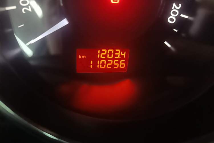 Used Peugeot 3008 2016 1.6THP Automatic Prestige Edition Odometer Close Up