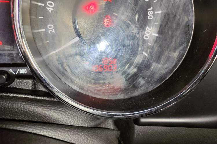 Used Peugeot 3008 2016 1.6THP Automatic Classic Edition Odometer Close Up