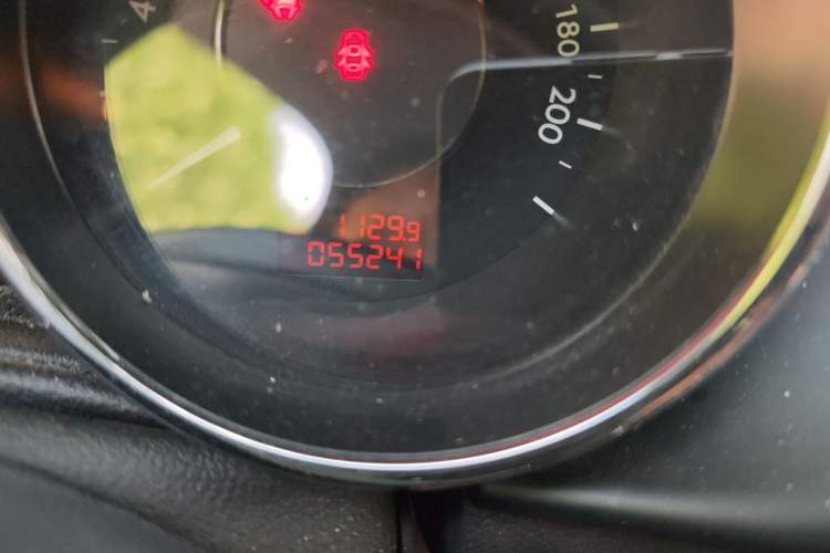 Used Peugeot 3008 2016 2.0L Automatic Standard Edition Odometer Close Up