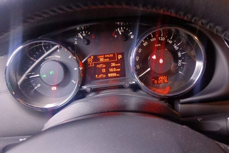 Used Peugeot 3008 2016 1.6THP Automatic Prestige Edition Odometer Close Up