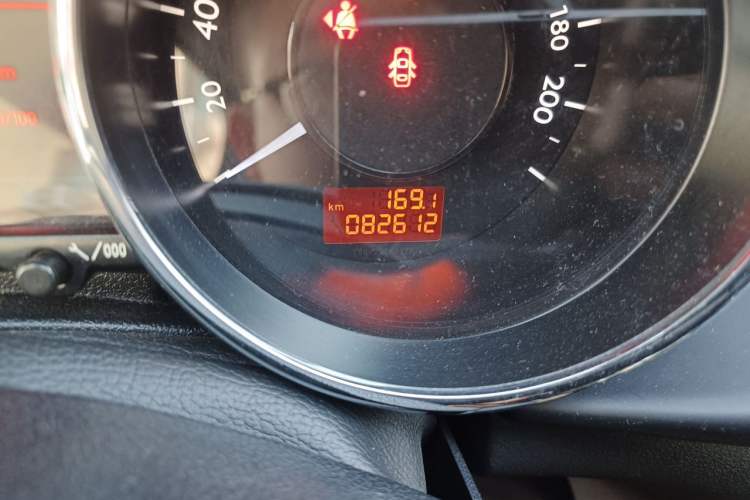 Used Peugeot 3008 2016 2.0L Automatic Classic Edition Odometer Close Up