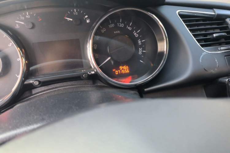 Used Peugeot 3008 2016 2.0L Automatic Classic Edition Odometer Close Up