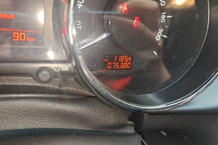 Used Peugeot 3008 2016 1.6THP Automatic Classic Edition Odometer Close Up