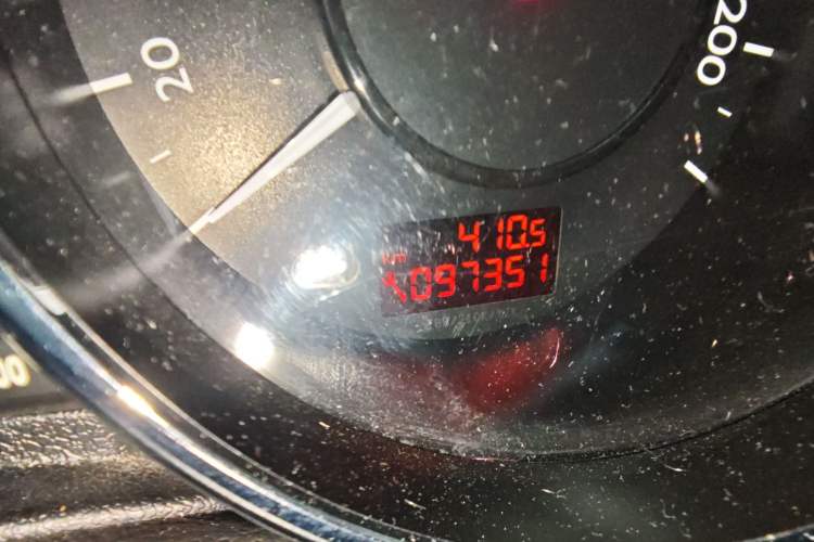 Used Peugeot 3008 2016 2.0L Automatic Classic Edition Odometer Close Up