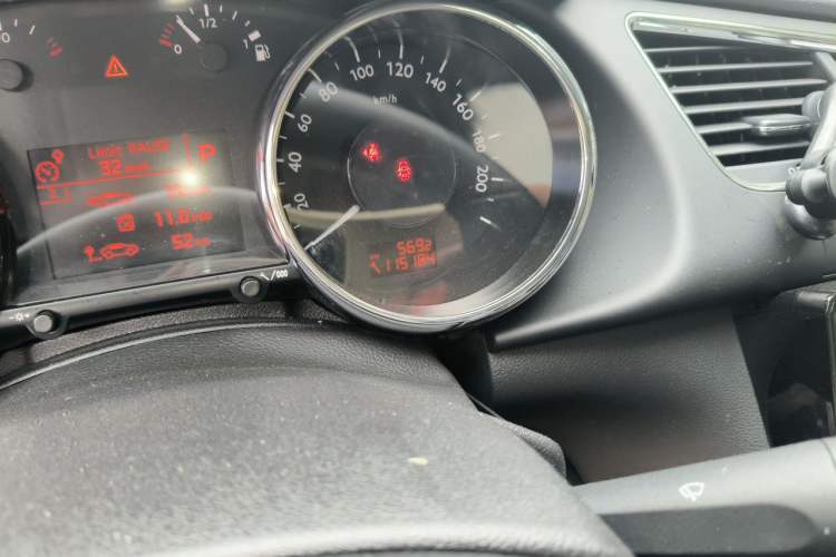 Used Peugeot 3008 2016 1.6THP Automatic Trend Edition Odometer Close Up