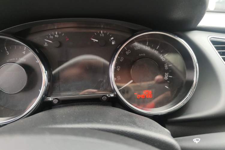 Used Peugeot 3008 2016 2.0L Automatic Standard Edition Odometer Close Up