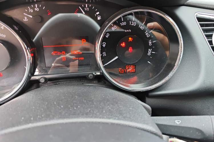 Used Peugeot 3008 2016 2.0L Automatic Classic Edition Odometer Close Up