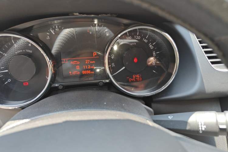 Used Peugeot 3008 2016 2.0L Automatic Classic Edition Odometer Close Up