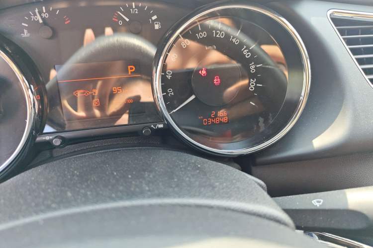 Used Peugeot 3008 2016 2.0L Automatic Classic Edition Odometer Close Up